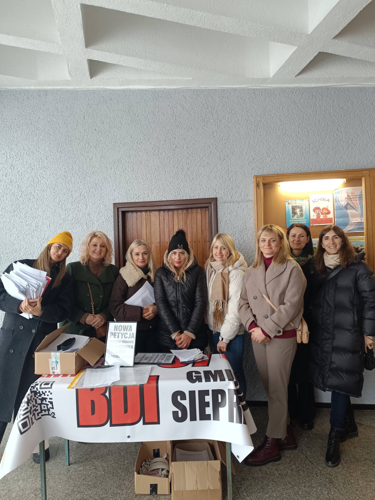 Wielki sukces akcji zbierania podpisów w Sieprawiu